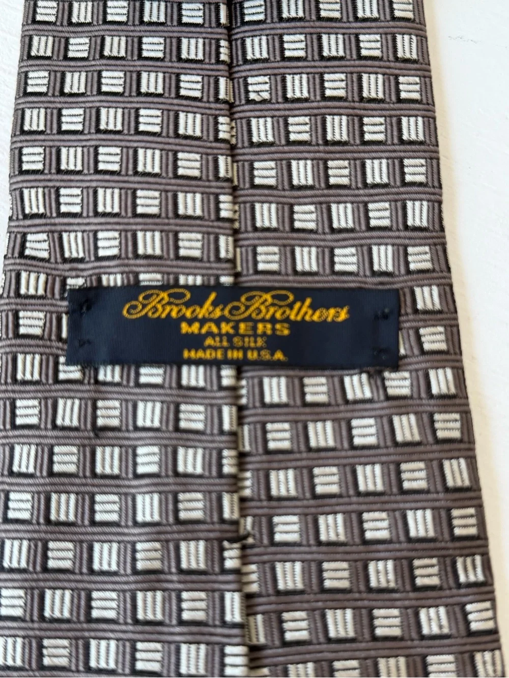 Brooks Brothers Gray and Cream Geometric Silk Tie